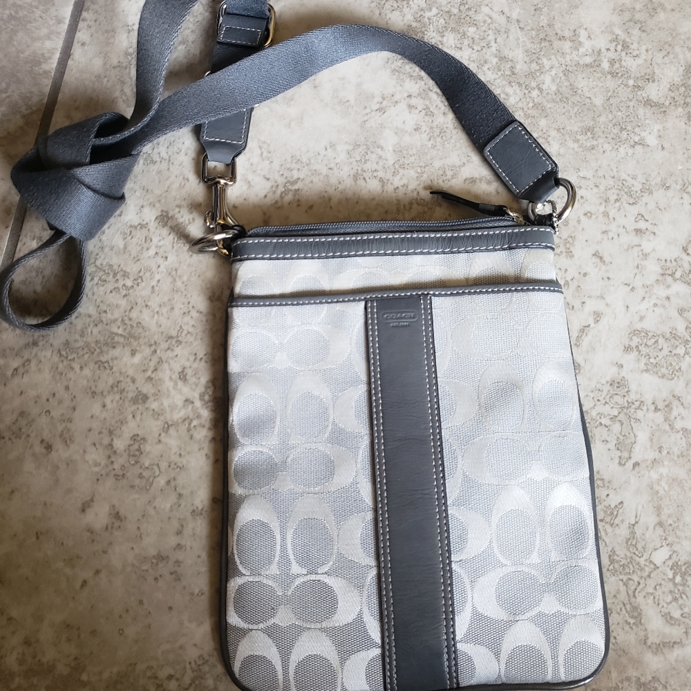 Brand NWOT Coach shoulder handbag